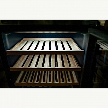 Электронный шкаф компрессорный Cigar Cabinet M-C 93 фото 2